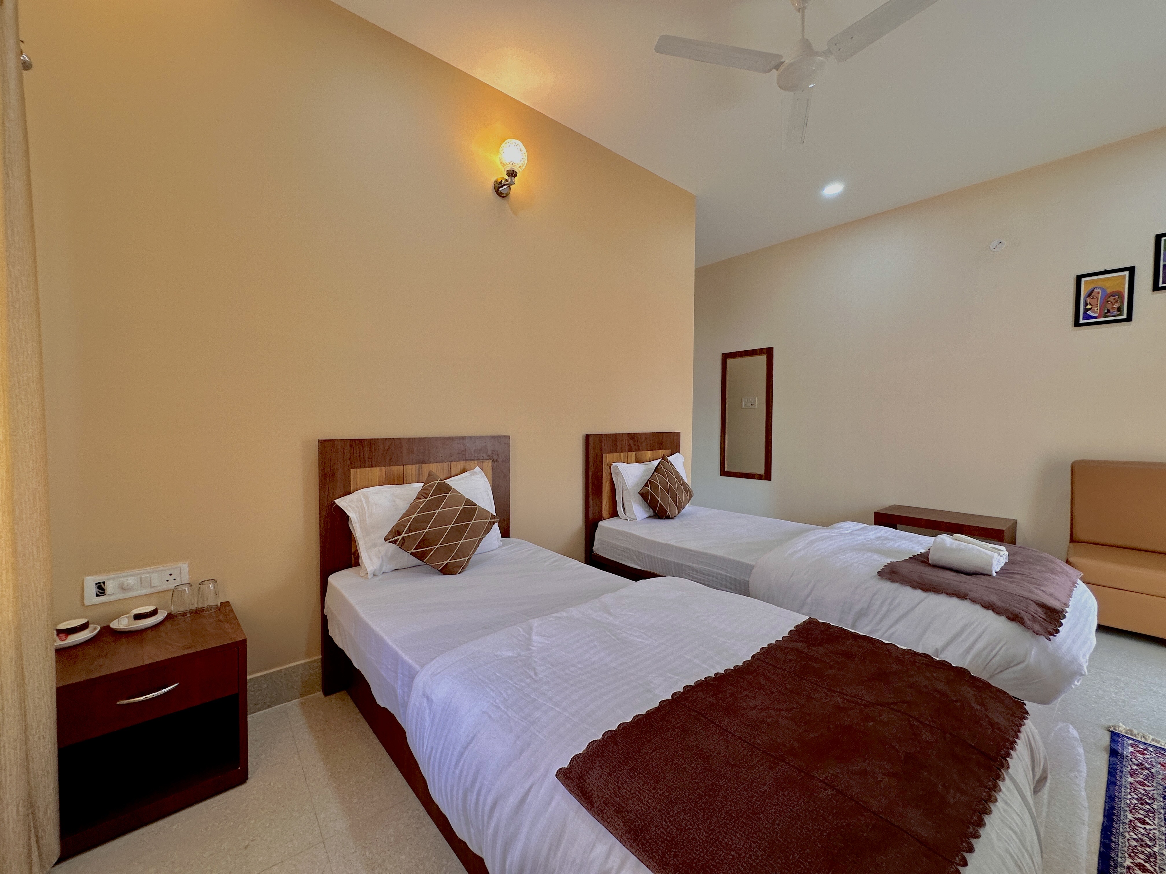 DELUX TWIN BED